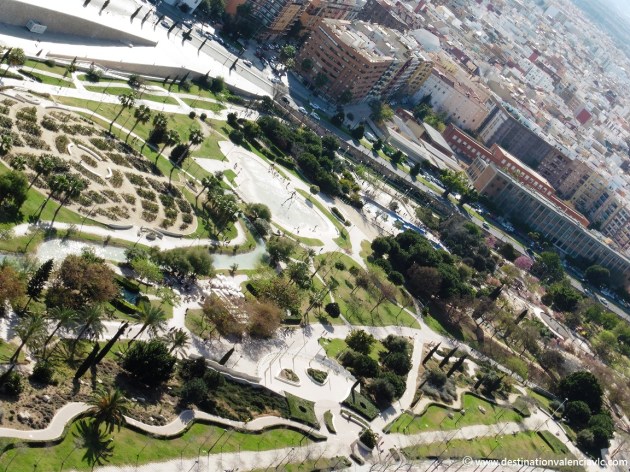 Jardines del río Turia junto al Palau de les Arts de Valencia